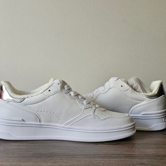 GUESS Women's Sybela Lace Up Round Toe Causal Sneakers Size 11 White NWT - Picture 2 of 7